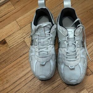 Nike Men's Gray Athletic Shoes